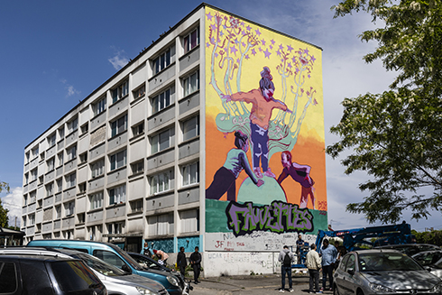 Fresque sur un mur d'immeuble 